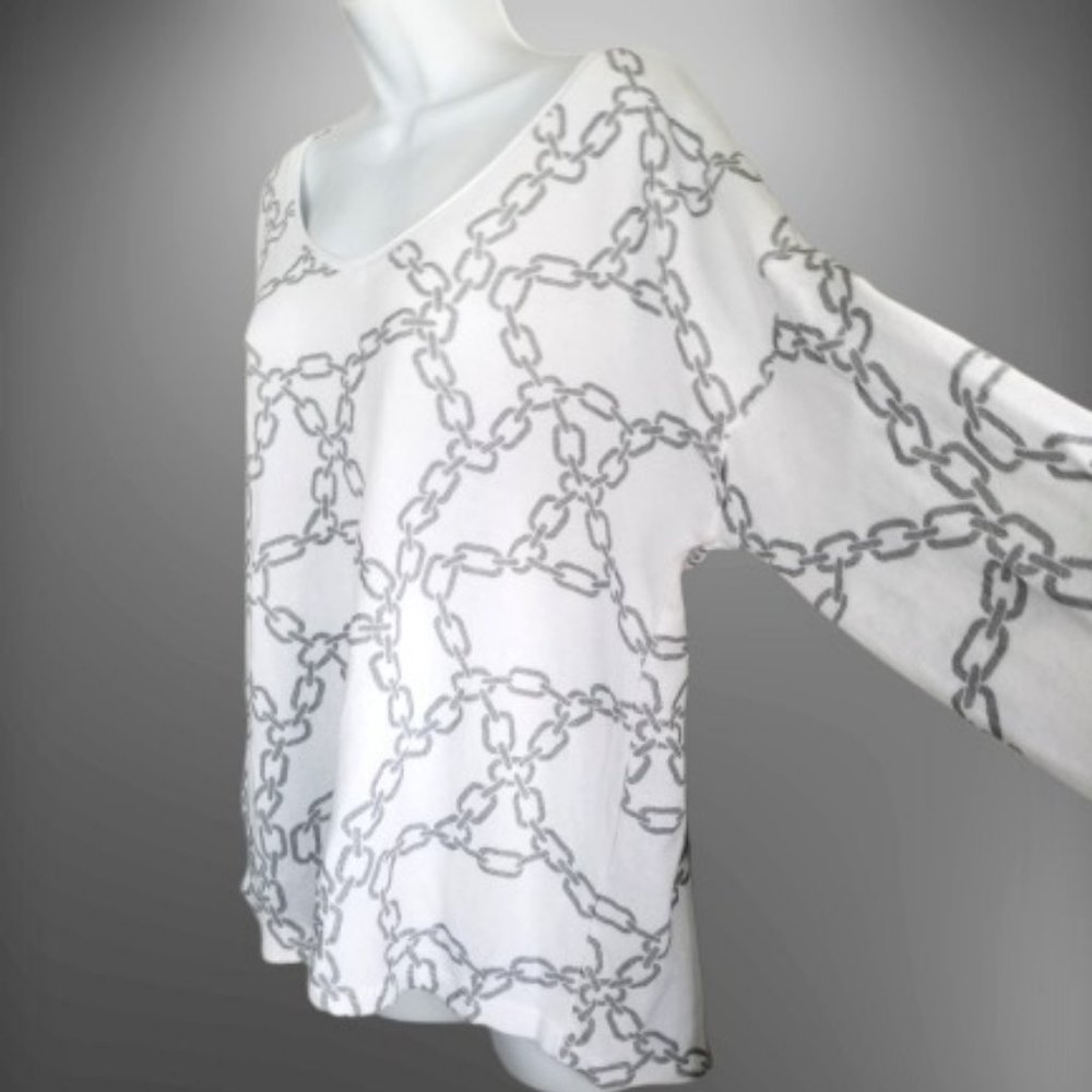 White /silver sparkling chain design light Sweater